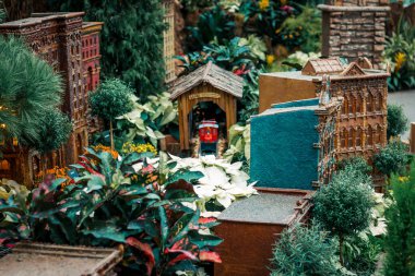 Model bir şehirde, bir tatil treninin vitrininde model bir tren.