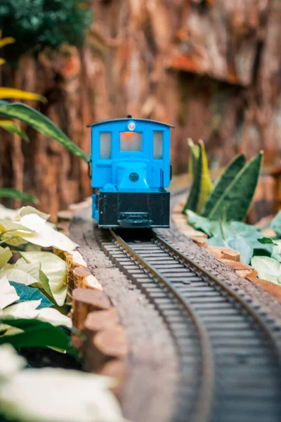 Blå Modell Tåg Ett Spår — Stockfoto