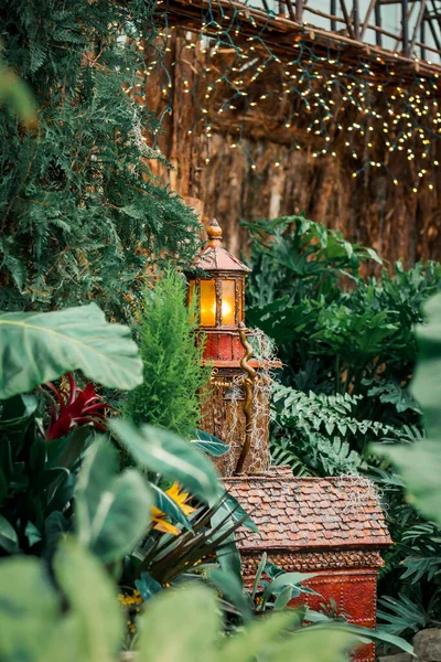 Tren vitrininde model deniz feneri