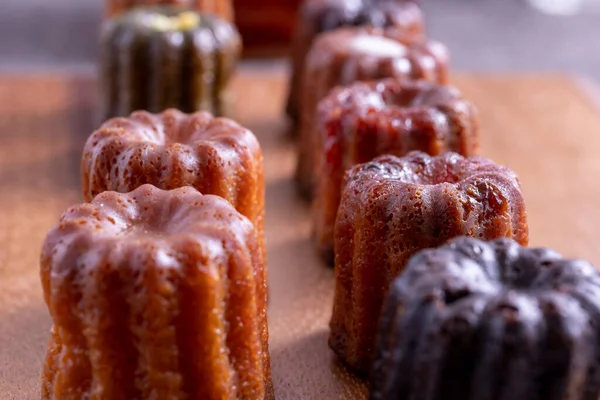 Kesme tahtasında çay ve kanal servisi yaptım.