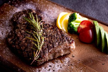 Bu makro boy ızgara leziz biftek..