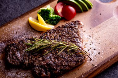 Bu makro boy ızgara leziz biftek..