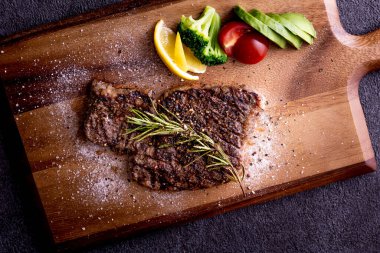 Bu makro boy ızgara leziz biftek..