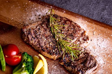 Bu makro boy ızgara leziz biftek..