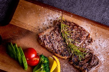 Bu makro boy ızgara leziz biftek..