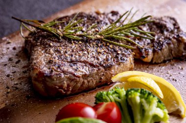 Bu makro boy ızgara leziz biftek..