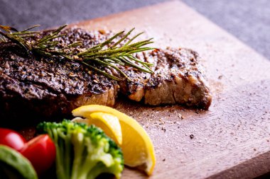 Bu makro boy ızgara leziz biftek..