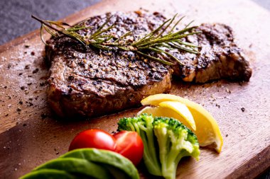 Bu makro boy ızgara leziz biftek..