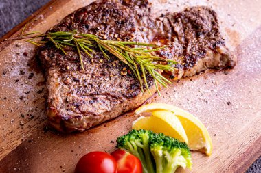 Bu makro boy ızgara leziz biftek..