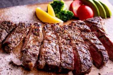 Bu makro boy ızgara leziz biftek..