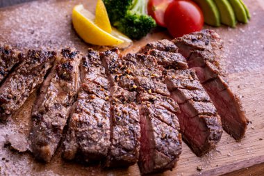 Bu makro boy ızgara leziz biftek..