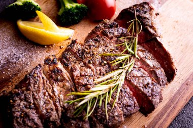 Bu makro boy ızgara leziz biftek..