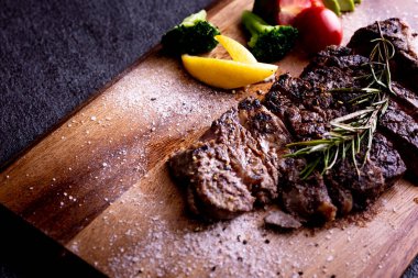 Bu makro boy ızgara leziz biftek..