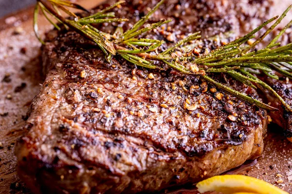 Bu makro boy ızgara leziz biftek..