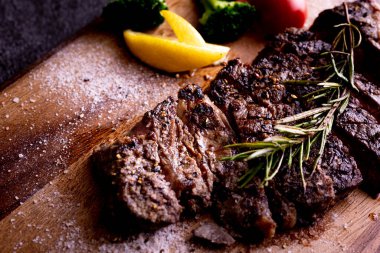 Bu makro boy ızgara leziz biftek..