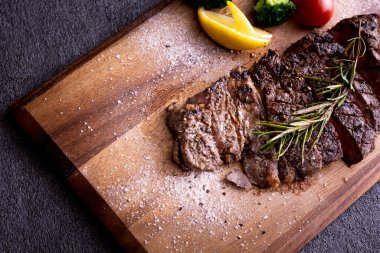 Bu makro boy ızgara leziz biftek..