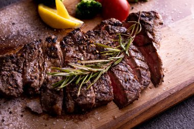 Bu makro boy ızgara leziz biftek..