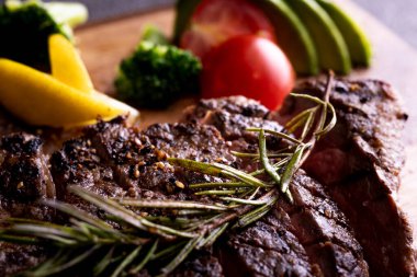 Bu makro boy ızgara leziz biftek..