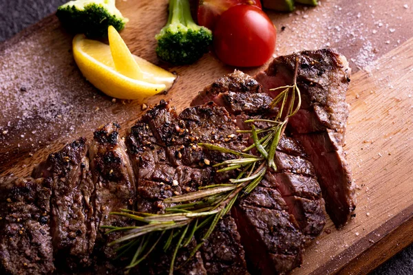 Bu makro boy ızgara leziz biftek..