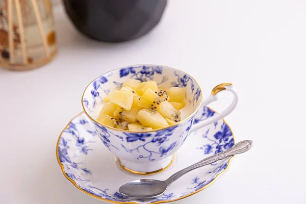 Delicioso Cheesecake Kiwi Frutas Feitas Uma Xícara Chá — Fotografia de Stock