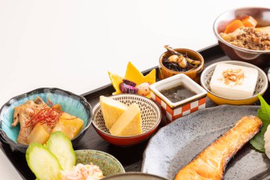 Renkli Japon mutfağı, kahvaltı, hazır yemekler.