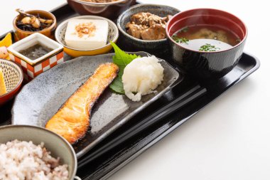 Renkli Japon mutfağı, kahvaltı, hazır yemekler.