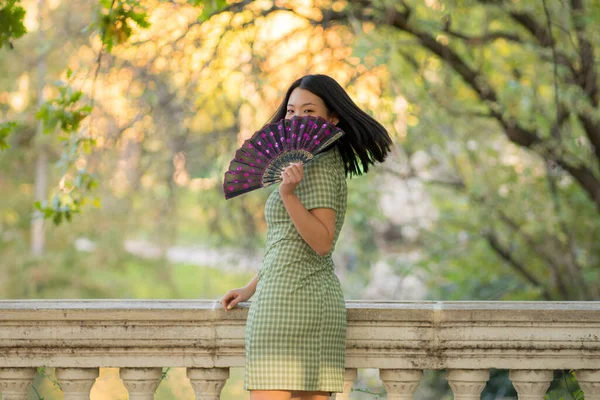 Estilo Vida Retrato Joven Mujer Japonesa Asiática Feliz Atractiva Con — Foto de Stock