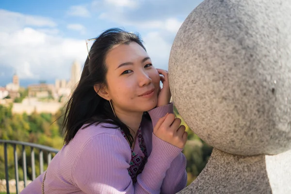 Молодая Азиатка Открытом Воздухе Портрет Образа Жизни Счастливая Красивая Китаянка — стоковое фото