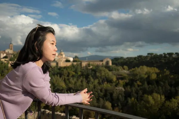 Jonge Aziatische Vrouw Buiten Lifestyle Portret Gelukkig Mooi Japans Meisje — Stockfoto