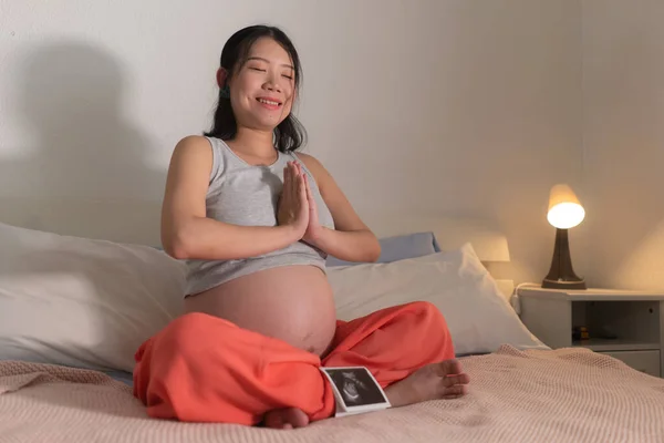 Lifestyle Home Portrait Young Happy Beautiful Asian Korean Woman Pregnant — Photo