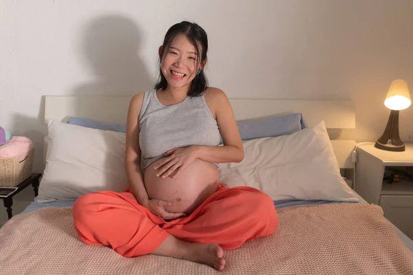 Lifestyle Home Portrait Young Happy Beautiful Asian Korean Woman Pregnant — Stockfoto