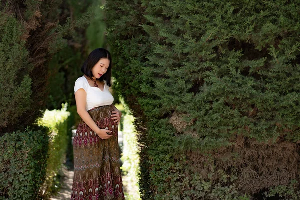 Junge Glückliche Und Schöne Asiatische Koreanerin Posiert Glücklich Und Fröhlich — Stockfoto