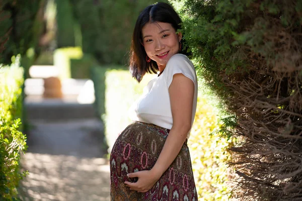 Young Happy Beautiful Asian Korean Woman Posing Outdoors Happy Cheerful — Stock Photo, Image