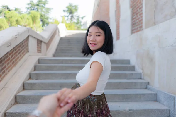 Jovem Feliz Bonita Mulher Coreana Asiática Posando Livre Feliz Alegre — Fotografia de Stock