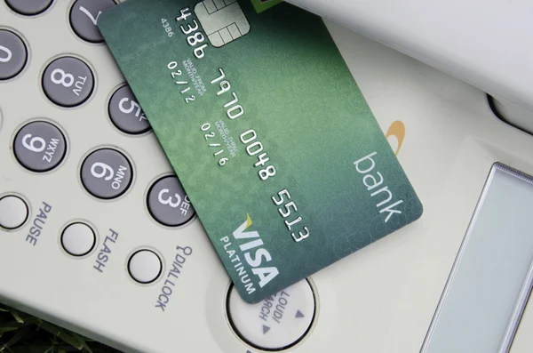 Kredi kartı ve telefon. — Stok fotoğraf