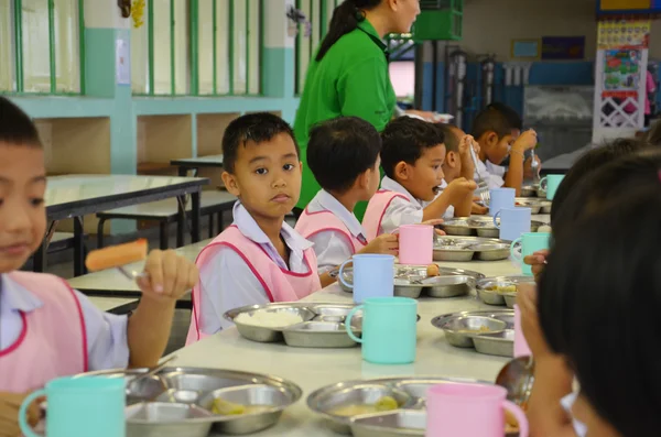 Thailandia gli studenti mangiano — Foto Stock
