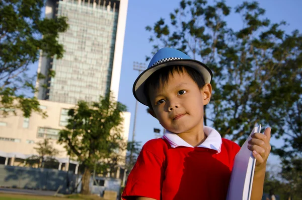 Niños con libros — Foto de Stock