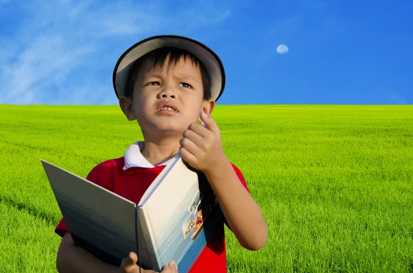 Niños leyendo — Foto de Stock