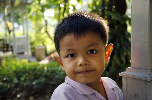 Niños en el jardín —  Fotos de Stock