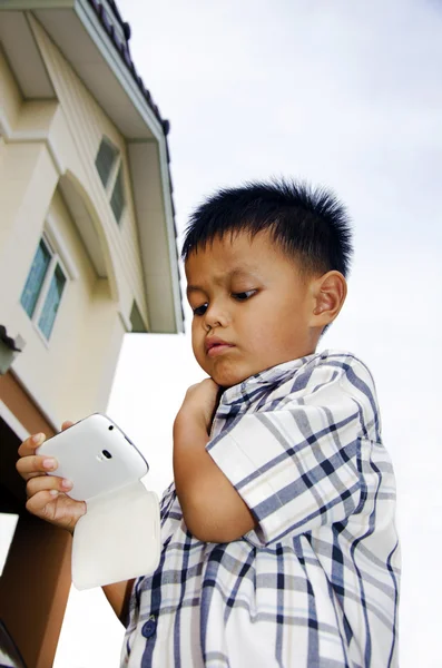 Niños jugando teléfono — Foto de Stock