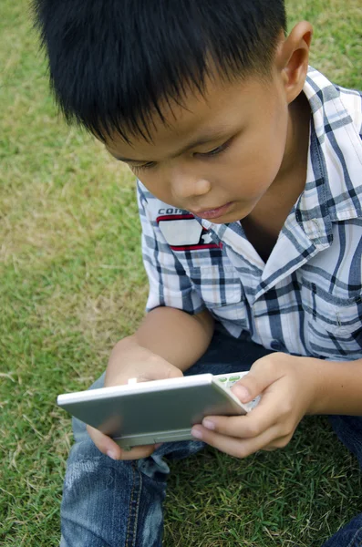 Παιδιά με τεχνολογία — Φωτογραφία Αρχείου