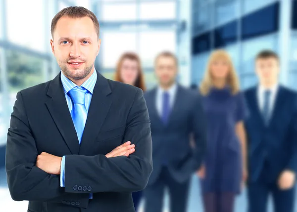 İşi bağlamaya hazır eli açık bir iş adamı.