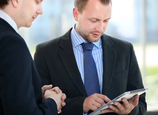 Two young business colleague working together in office — Stock Photo, Image