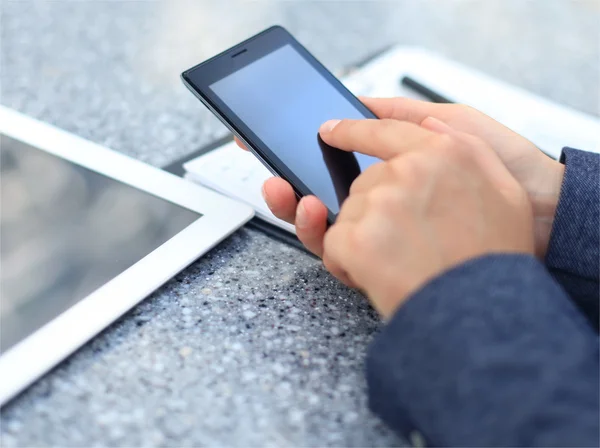 Close up of a business woman using mobile smarphone — стоковое фото