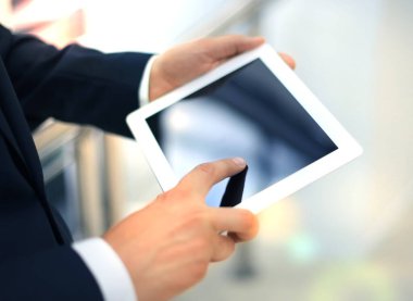 midsection dijital tablet kullanma office iş adamı
