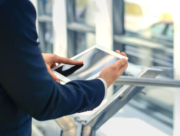 Buik Van Zakenman Digitale Tablet Gebruiken Office — Stockfoto