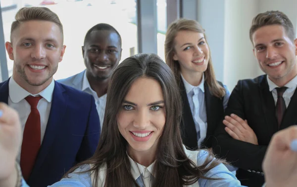 Gente Tomando Selfie Una Reunión Negocios — Foto de Stock