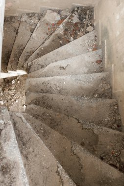 çok eski sarmal merdiven durumda