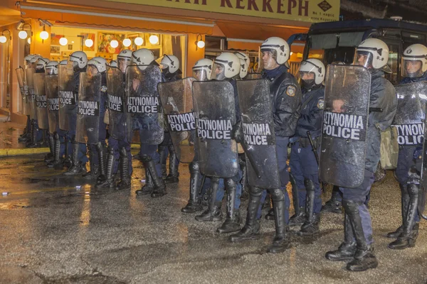 Greek riot police block access to central square — Stock Photo, Image