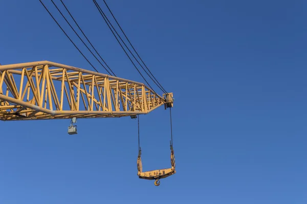 Crane in harbor — Stock Photo, Image